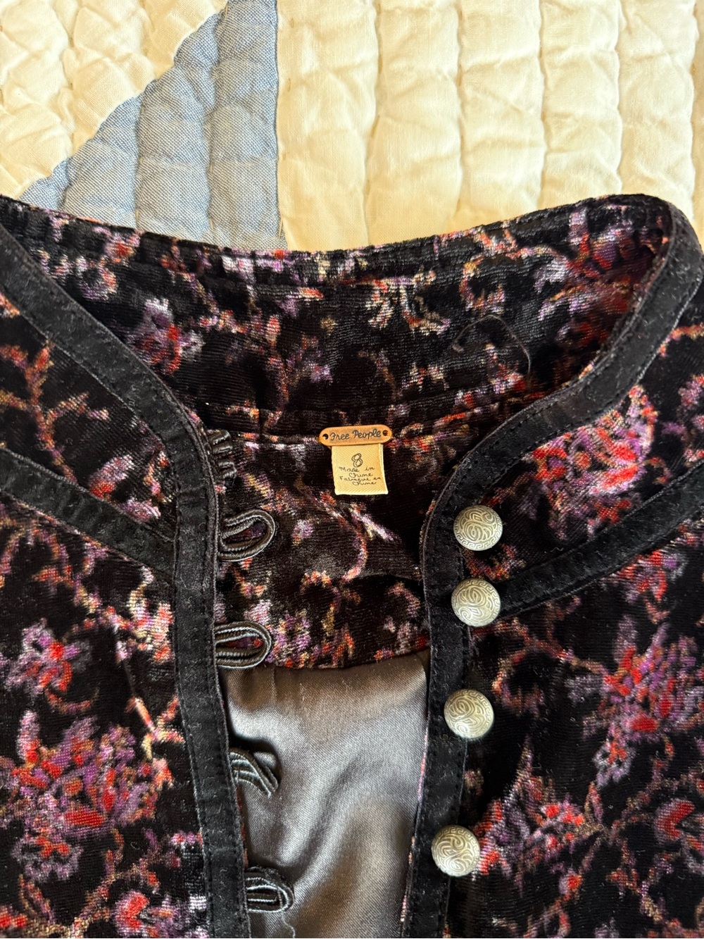 Free People Velvet Floral Button-Front Cropped Jacket - size 8 - Picture 4 of 6